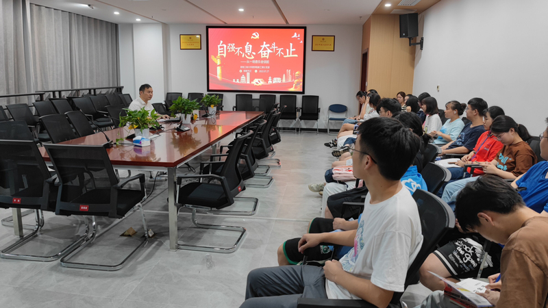1658982875463040088.jpg 博士教工党支部杨刚党课一.jpg